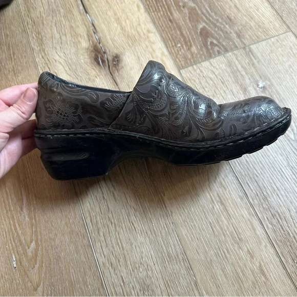 B.O.C. Born Concepts Peggy Grey Slip On Western Embossed Clog Sz 8 GUC - Picture 13 of 14